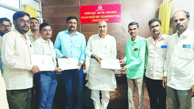 ಗ್ರಾಮ ಆಡಳಿತಾಧಿಕಾರಿಗಳಿಗೆ ಲ್ಯಾಪ್ ಟ್ಯಾಪ್ ವಿತರಣೆ: ಶಾಸಕ ರಾಜುಗೌಡ