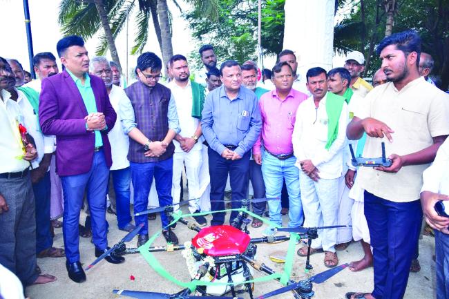 ನ್ಯಾನೋ ಯೂರಿಯಾ ರಸಗೊಬ್ಬರ ಬಳಕೆಗೆ ರೈತರು ಮುಂದಾಗಲಿ : ಜಿಲ್ಲಾಧಿಕಾರಿ ಎಂ.ಎಸ್ ದಿವಾಕರ್‌.  