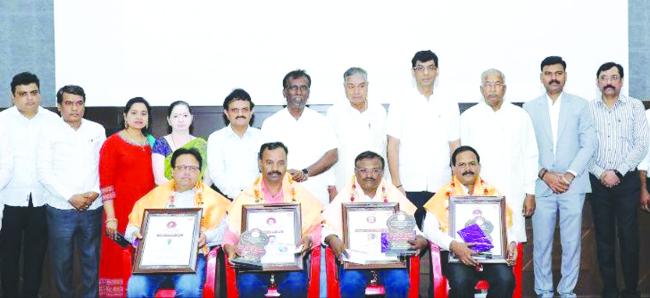 ಪತ್ರಿಕಾ ದಿನಾಚರಣೆ, ಪ್ರಶಸ್ತಿ ಪ್ರಧಾನ ಸಮಾರಂಭ,  ಪ್ರತಿಭಾ ಪುರಸ್ಕಾರ ಬಂಡವಾಳ ಶಾಹಿ ಹಿಡಿತಕ್ಕೆ ಪತ್ರಿಕಾರಂಗ : ಪೂಜಾರ ಕಳವಳ 