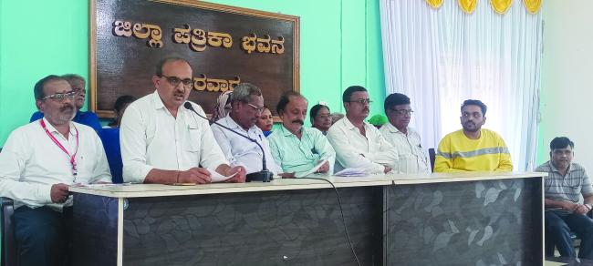 ಶ್ರೀಮಂತರಿಗೆ ಆಶ್ರಯ ಯೋಜನೆ ಅಡಿ ಪ್ಲಾಟ್ ವಿತರಣೆ : ಜಿಲ್ಲಾ ಕಸಾಪ ಅಧ್ಯಕ್ಷರ ಪತ್ನಿಗೆ ಸೈಟ್ ಪರಭಾರೆ - ತನಿಖೆಗೆ ಆಗ್ರಹ 