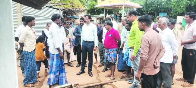 ಶಿರಹಟ್ಟಿ ತಾಲೂಕಿಗೆ ಸಿಇಓ ಭರತ್‌ಎಸ್ ಭೇಟಿ: ಜೆಜೆಎಂನ ಕಾಮಗಾರಿ ಪರೀಶೀಲನೆ 