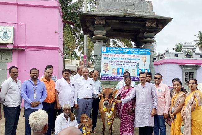 78 ನೇ ವರ್ಷದ ಜನ್ಮ ದಿನದಂದು ವಿಶೇಷವಾಗಿ ದೇವಗಿರಿ ಗ್ರಾಮದ ಪ್ರೇಮವ್ವ ಜಗದೀಶ ಹೊಳಲ ಅವರ ಆಯ್ಕೆ 35 ಸಾವಿರದ ದೇಶೀ ಆಕಳ ಕೊಡುಗೆ 