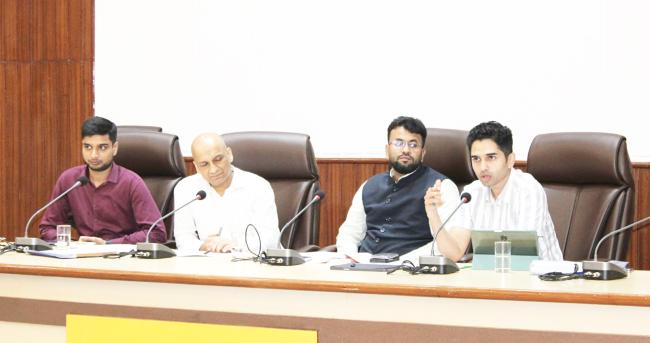 ಜಿಲ್ಲಾ ಮಟ್ಟದ ವಿವಿಧ ಇಲಾಖೆಗಳ ಪ್ರಗತಿ ಪರೀಶೀಲನಾ ಸಭೆಕಲಿಕಾ ಗುಣಮಟ್ಟ ಹೆಚ್ಚಿಸಲು ಜಿಲ್ಲಾ ಕಾರ್ಯದರ್ಶಿ ವಿಫುಲ ಬನ್ಸಲ್ ಸೂಚನೆ 