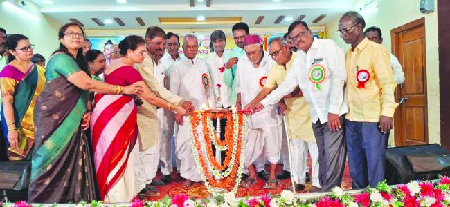 ಸಾಲದ ಸದ್ಬಳಕೆ ಮಾಡಿಕೊಂಡು ಆರ್ಥಿಕವಾಗಿ ಸದೃಢರಾಗಿ: ಪಾಟೀಲ 