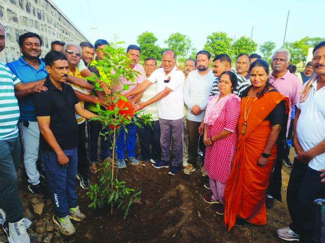 ನಮ್ಮ ನಾಳೆಯ ಉಳಿವಿಗಾಗಿ ಪರಿಸರ ಉಳಿಸೋಣ, ಶಾಸಕ ಲಕ್ಷ್ಮಣ ಸವದಿ.  
