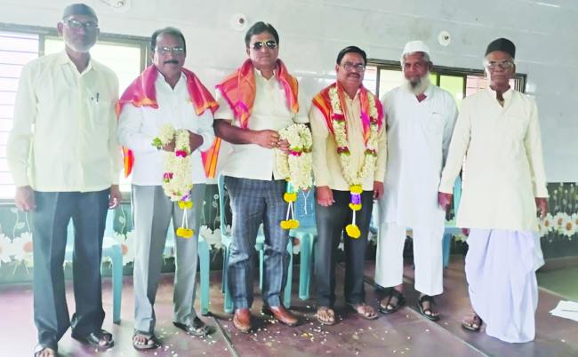 ಈದಗಾ ಕಮೀಟಿ ವತಿಯಿಂದ ನಿವೃತ್ತ ನೌಕರರಿಗೆ ಸನ್ಮಾನ  