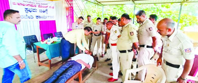 ಅಪಘಾತ ವ್ಯಕ್ತಿಗೆ ಪ್ರಥಮ ಚಿಕಿತ್ಸೆ ಮುಖ್ಯ : ಡಾ. ಸಂಜೀವ ತೇಲಿ 