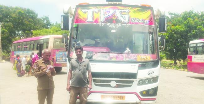 ಸಾರಿಗೆ ನೌಕರರ ಮುಷ್ಕರ: ಪ್ರಯಾಣಿಕರ ಪರದಾಟ 