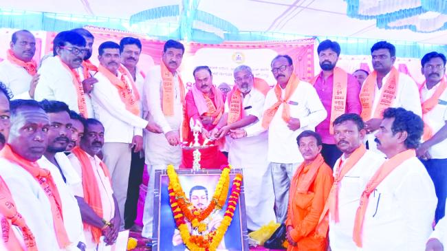 ಸಮಾಜಿಕ ಅಸಮಾನತೆ ವಿರುದ್ಧ ಶ್ರಮಿಸಿದ ಮಹಾನ ವ್ಯಕ್ತಿ  ಶಿವಶರಣ ಹಡಪದ ಅಪ್ಪಣ್ಣನವರ.ಮನೋಹರಗೌಡ  