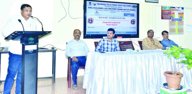   “ಭೂ ತಾಯಿಯನ್ನು ಸಂರಕ್ಷಿಸಿ ಕೃಷಿಯನ್ನು ಉದ್ಯಮವಾಗಿ ಹೊರಹೊಮ್ಮಿಸಿ” 