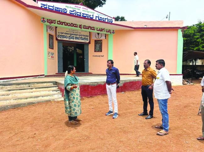 ನೂತನ ಇಓ ಚಂದ್ರಶೇಖರ್ ಅಧಿಕಾರ ಸ್ವೀಕರಿಸಿದ ಕೆಲವೇ ಗಂಟೆಗಳಲ್ಲಿ ಗೋಗೇರಿ ಶಾಲೆಗೆ ಭೇಟಿ   