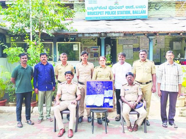 ಕಳ್ಳತನ ಪ್ರಕರಣ -ಮೂವರು ಆರೋಪಿಗಳ ಬಂಧನ, 4.08 ಲಕ್ಷ ರೂ ಮೌಲ್ಯದ ಚಿನ್ನಾಭರಣ ವಶ 