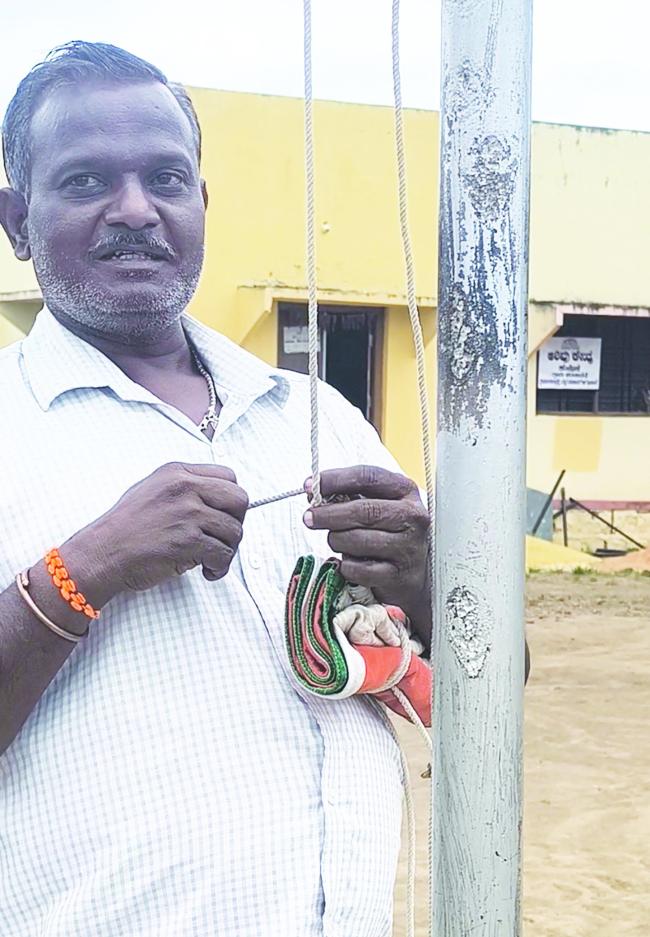 ವಿದೇಶಿ ಜರ್ಮನ್ ಮುಖ್ಯಮಂತ್ರಿ ವಿಧಿವಶ ತಿಳಿದು ಧ್ವಜ ಹಾರಿಸಿಲ್ಲಾ  