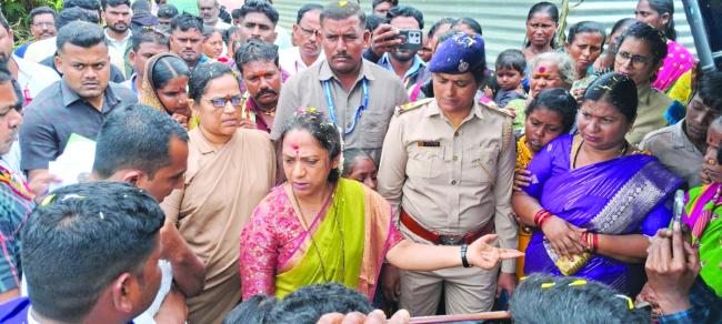 ಹಂಸಭಾವಿಯಲ್ಲಿ ವಾಸವಿರುವ ಅಲೆಮಾರಿ ಸಿಂಧೋಳು ಸಮುದಾಯಕ್ಕೆ ಭೇಟಿ 