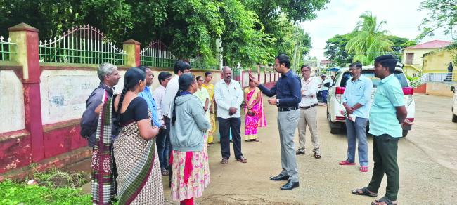 ಜಿಪಂ ಸಿಇಒ ನಾಗಾವಿ, ಅಸುಂಡಿ ಗ್ರಾಪಂಗೆ ಭೇಟಿ: ಕಸ ಸಂಗ್ರಹಣೆ ಬಗ್ಗೆ ಚರ್ಚೆ  