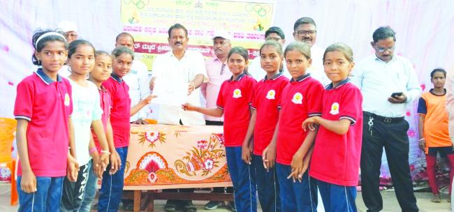 ಕ್ರೀಡೆಯಲ್ಲಿ ರಾಚೋಟೇಶ್ವರ ಶಾಲೆಯ ಮಕ್ಕಳು ಉತ್ತಮ ಸಾಧನೆ  
