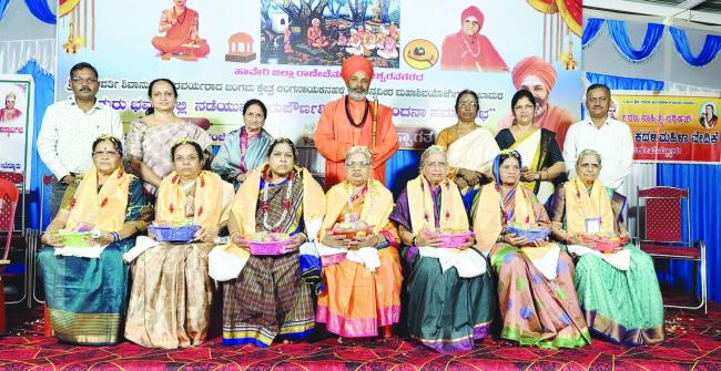 ನುಡಿ ನಡೆಯಲ್ಲಿ ಸಾಮರಸ್ಯವಿರುವವರು ನಿಜವಾದ ಶರಣರು- ಶ್ರೀಗಳು 