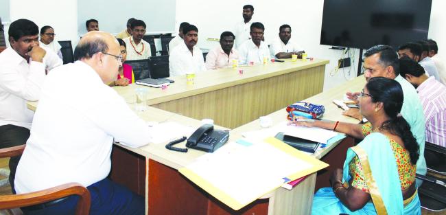 ಡಿ.ದೇವರಾಜ ಅರಸು ಜನ್ಮ ದಿನಾಚರಣೆಗೆ ಸಿದ್ಧತೆ ಮಾಡಿಕೊಳ್ಳಿ: ಜಿಲ್ಲಾಧಿಕಾರಿ ಸುರೇಶ ಇಟ್ನಾಳ 