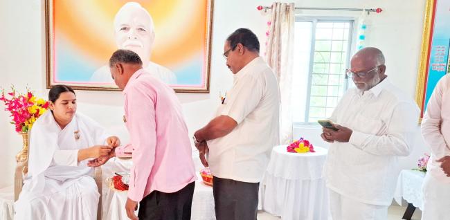 ಬ್ರಹ್ಮಕುಮಾರಿ ಈಶ್ವರಿ ವಿಶ್ವವಿದ್ಯಾಲಯದಲ್ಲಿ ರಕ್ಷಾ ಬಂಧನ ಹಬ್ಬ