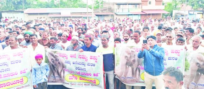 ಜೈನ ಸಮಾಜದೊಂದಿಗೆ ಹಿಂದೂ, ಮುಸ್ಲಿಂ ಸಮಾಜದ ಬಾಂಧವರಿಂದ ಮೌನ ಪ್ರತಿಭಟನೆ 