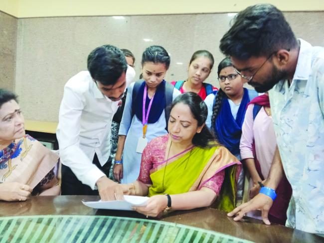 ಮಹಿಳೆಯರ ರಕ್ಷಣೆಗಾಗಿ ಮಹಿಳಾ ಆಯೋಗದ ಅಧ್ಯಕ್ಷೆರಿಗೆ ಎಸ್ ಎಫ್ ಐ ದೂರು  