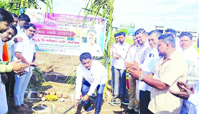ಮೌಲಾನ ಆಜಾದ್ ಮಾದರಿ ಆಂಗ್ಲ ಮಾಧ್ಯಮ ಶಾಲೆ ಕಟ್ಟಡ ಕಾಮಗಾರಿಗೆ ಭೂಮಿ ಪೂಜೆ  
