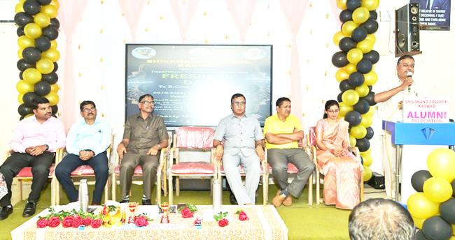 ವಿದ್ಯಾರ್ಥಿಗಳು ವಿದ್ಯಾರ್ಜನೆಗೆ ಮಹತ್ವ ನೀಡಬೇಕು. ಪ್ರೊ.ಬಿ.ಎ.ಪಾಟೀಲ 