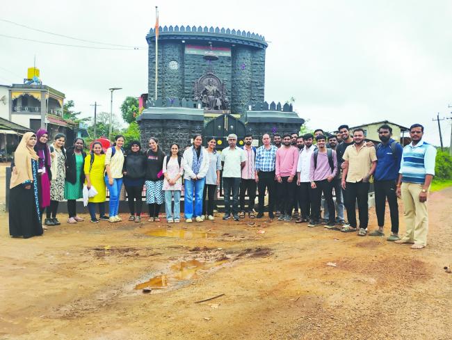 ಕೆಎಲ್‌ಎಸ್ ಐಎಂಇಆರ್ ವಿದ್ಯಾರ್ಥಿಗಳಿಂದ ಗ್ರಾಮೀಣ ಭೇಟಿ ಕಾರ‌್ಯಕ್ರಮ 
