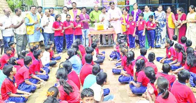 ಸರ್ಕಾರಿ ಶಾಲೆಯಲ್ಲಿ ರಕ್ಷಾಬಂಧನ ಆಚರಣೆ: ಲಯನ್ಸ್‌ ಕ್ಲಬ್‌ನ ಶ್ಲಾಘನೆ  