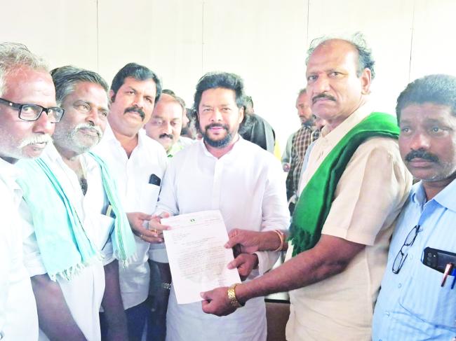 ಜೋಳ ಖರೀದಿಯ 78 ಕೋಟಿ ರೂ ಬಾಕಿ ಹಣ ಬಿಡುಗಡೆಗೆ ಮನವಿ 