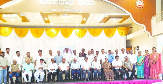 ಮಾಣಿಕಬಾಗ ದಿಗಂಬರ ಜೈನ ಬೋರ್ಡಿಂಗ ನೂತನ ಆಡಳಿತ ಮಂಡಳಿಗೆ ಆಯ್ಕೆ   