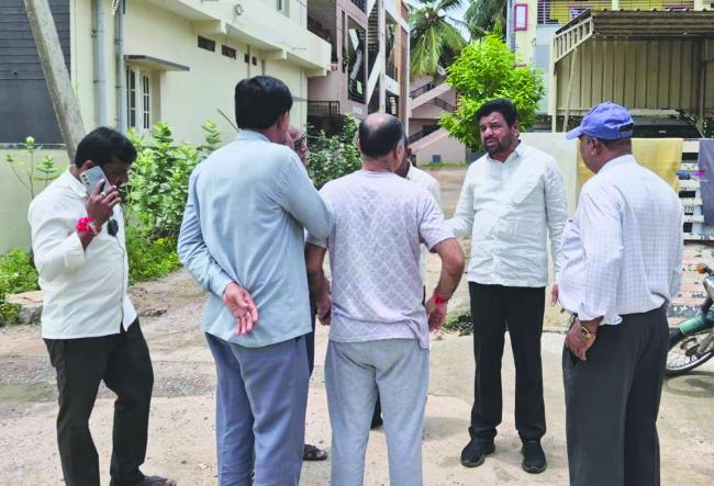 ಸುರಿದ ಭಾರಿ ಮಳೆಗೆ ಮನೆಯೊಳಗೆ ನುಗ್ಗಿದ ನೀರು, ಪಟೇಲ್ ನೇತೃತ್ವದಲ್ಲಿ ಪರೀಶೀಲನಾ ಕಾರ್ಯ ಆರಂಭ