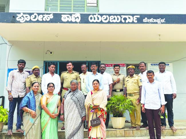 ಪೊಲೀಸ್ ಠಾಣೆಯಲ್ಲಿ ರಕ್ಷಾ ಬಂಧನ ಆಚರಣೆ 