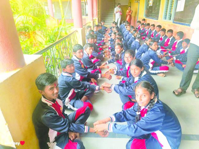 ಘನಮಠೇಶ್ವರ ಶಿಕ್ಷಣ ಸಂಸ್ಥೆಯಲ್ಲಿ ರಕ್ಷಾ ಬಂಧನ ಆಚರಣೆ  