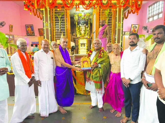 ರಾಘವೇಂದ್ರ ಸ್ವಾಮೀಜಿಗಳ ಮಠಕ್ಕೆ ಜಿಗಜಿಣಗಿ ಭೇಟಿ 