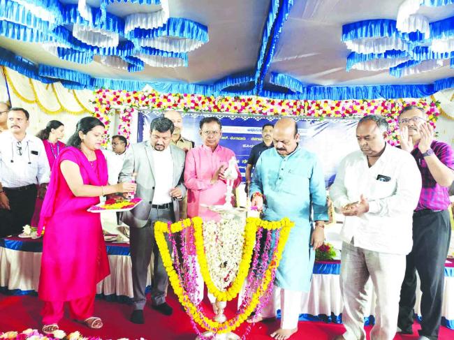 ಬೆಂಗಳೂರು-ಬೆಳಗಾವಿ ನೂತನ ವಂದೇ ಭಾರತ ರೈಲಿಗೆ ಹಾವೇರಿಯಲ್ಲಿ ಸ್ವಾಗತ 