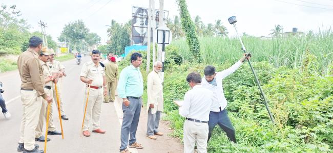 ಅತಿಕ್ರಮಣ ಮಾಡಿಕೊಂಡಿರುವ ಜಾಗಕ್ಕೆ ಪೊಲೀಸ್ ಬಂದೋಬಸ್ತ 