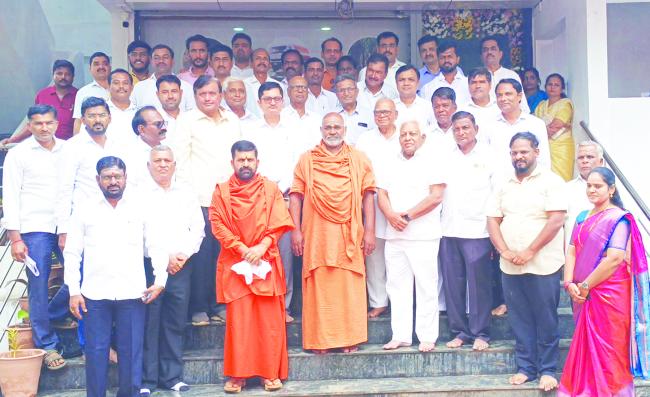 ಸಹಕಾರಿಗಳು ರೈತರ ಆರ್ಥಿಕ ಪ್ರಗತಿಗೆ ಶ್ರಮಿಸುತ್ತಿವೆ: ಅಮರೇಶ್ವರ ಮಹಾರಾಜರು 