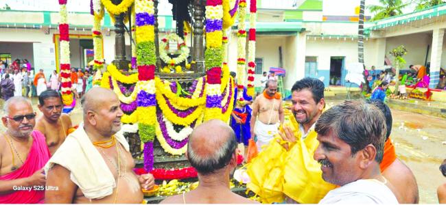 ರಾಯರ ಮಠದ ಆರಾಧನಾ ಮಹೋತ್ಸವದಲ್ಲಿ ನಗರಸಭೆ ಅಧ್ಯಕ್ಷ ಅಮ್ಜದ್ ಪಟೇಲ್ ಗೆ ಸನ್ಮಾನ  