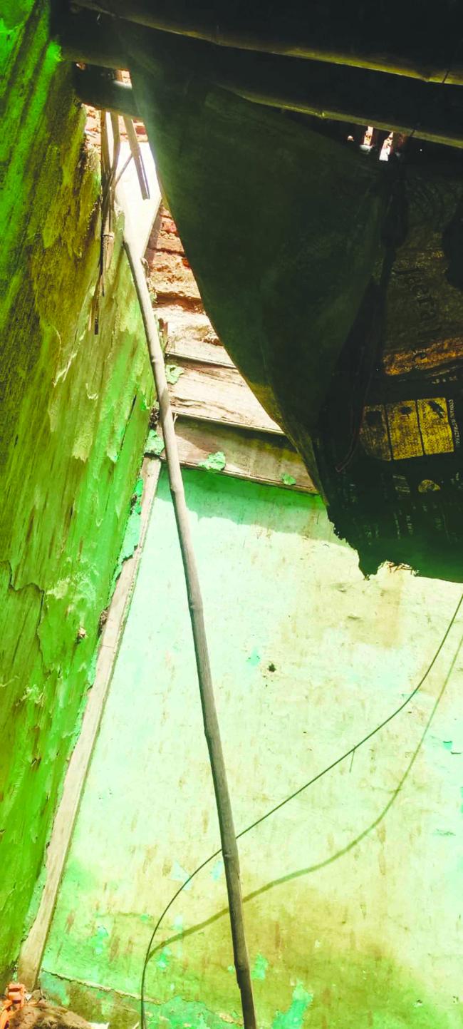 ಮನೆಯ ಮೇಲ್ಚಾವಣಿ ಕುಸಿತ: ಬಡ ಕುಟುಂಬಕ್ಕೆ ಧನ ಸಹಾಯ 