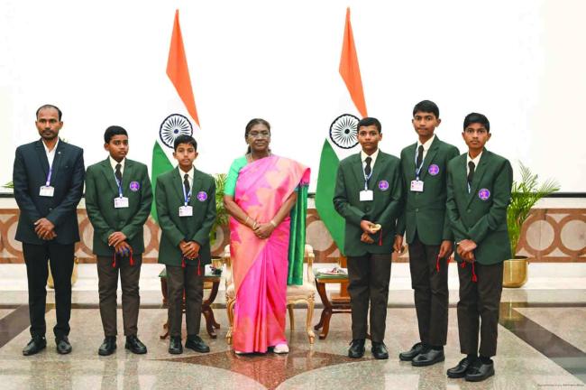 ರಕ್ಷಾ ಬಂಧನ ಹಬ್ಬ ರಾಷ್ಟ್ರಪತಿಯೊಂದಿಗೆ ಆಚರಣೆ 