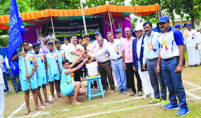 ಗ್ರಾಮೀಣ ಕ್ರೀಡಾ ಪ್ರತಿಭೆಗಳು ಉನ್ನತ ಹಂತಗಳಲ್ಲಿ ಮಿಂಚಬೇಕು- ಅಡಿವೇರ  