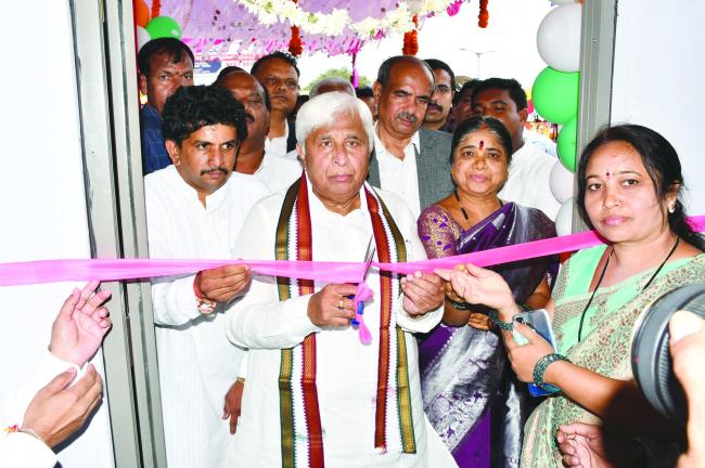 ಸಚಿವ ಡಾ. ಎಚ್ ಕೆ ಪಾಟೀಲರಿಂದ ಇಂದಿರಾ ಕ್ಯಾಂಟಿನ ಲೋಕಾರ್ಪಣೆ 