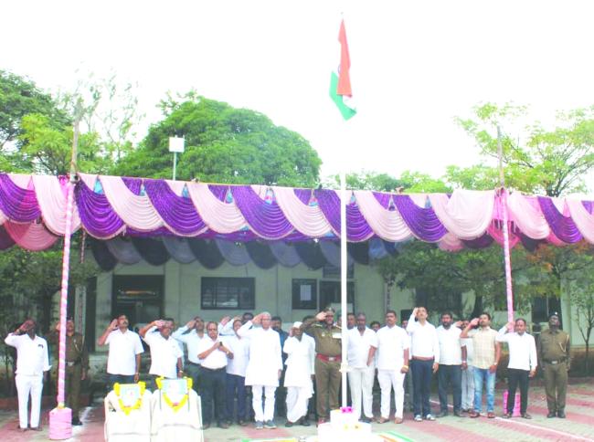 ಅಥಣಿ ಶುಗರ್ಸ್‌ ಕಾರ್ಖಾನೆಯಲ್ಲಿ ಸ್ವಾತಂತ್ರ್ಯ ದಿನಾಚರಣೆ 