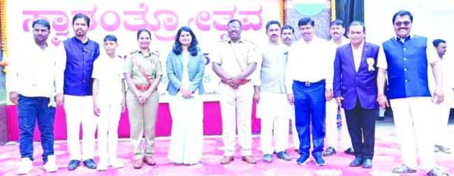 ಸ್ವಾತಂತ್ರ್ಯ ವೀರರ-ತ್ಯಾಗ ಬಲಿದಾನ ಸ್ಮರಣೀಯ: ಡಾ.ಹೂಗಾರ  