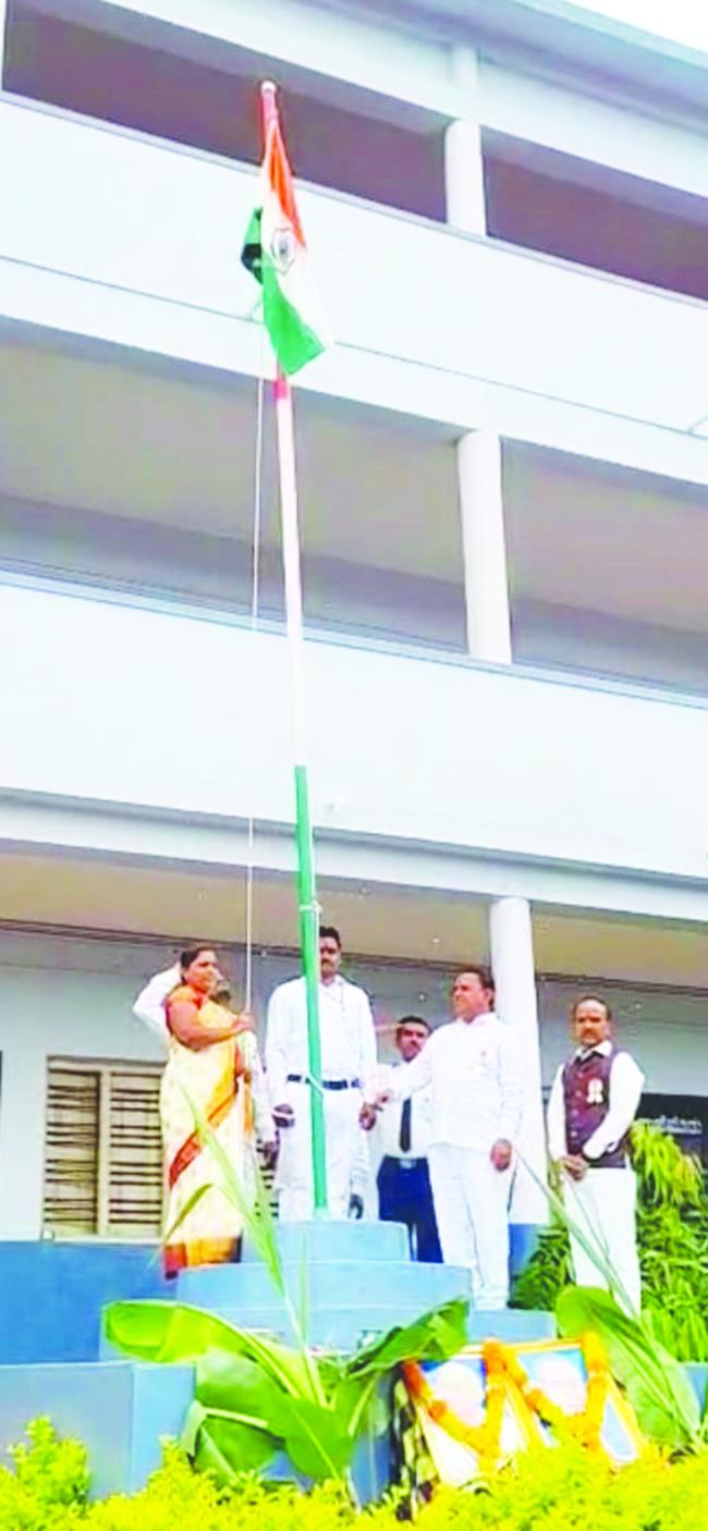 ಹೋರ್ತಿ ಮಲ್ಲಿಕಾರ್ಜುನ ಶಾಲೆಯಲ್ಲಿ ಸ್ವಾತಂತ್ರ್ಯ ದಿನಾಚರಣೆ 