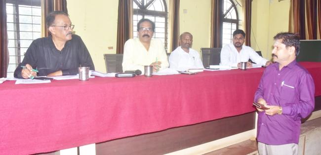 ಸರ್ಕಾರದ ಅನುದಾನ ಸದ್ಬಳಕೆ ಮಾಡಿಕೊಳ್ಳಲು ಅಧಿಕಾರಿಗಳು ಕ್ರಮವಹಿಸಿ: ದೀಪಕ ಮಡಿವಾಳರ 