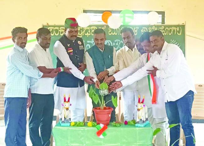 ಬೂದಿಹಾಳ ಸರಕಾರಿ ಪ್ರೌಢಶಾಲೆಯಲ್ಲಿ ಸಂಭ್ರಮದ ಸ್ವಾತಂತ್ರ್ಯೋತ್ಸವ ಆಚರಣೆ  