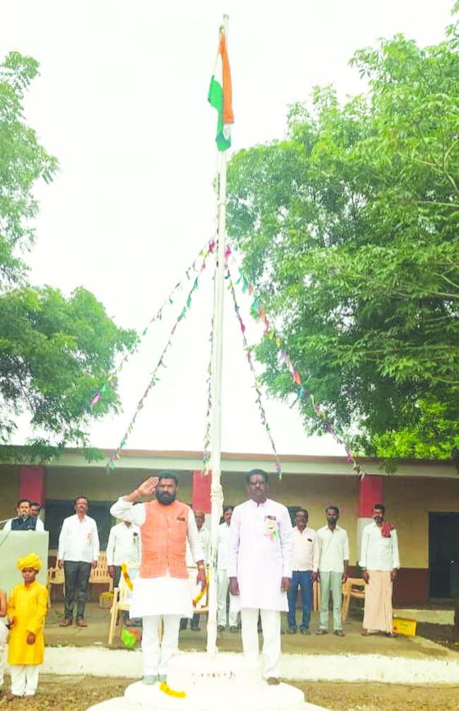 ಹಿರೂರ ಸರ್ಕಾರಿ ಶಾಲೆಯಲ್ಲಿ ಸಂಭ್ರಮದ ಸ್ವಾತಂತ್ರ್ಯೋತ್ಸವ  