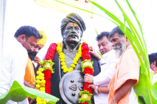 ರತ್ನಾಪುರ ಗ್ರಾಮದಲ್ಲಿ ಸಂಗೊಳ್ಳಿ ರಾಯಣ್ಣ ಮೂರ್ತಿ ಉದ್ಘಾಟನೆ  